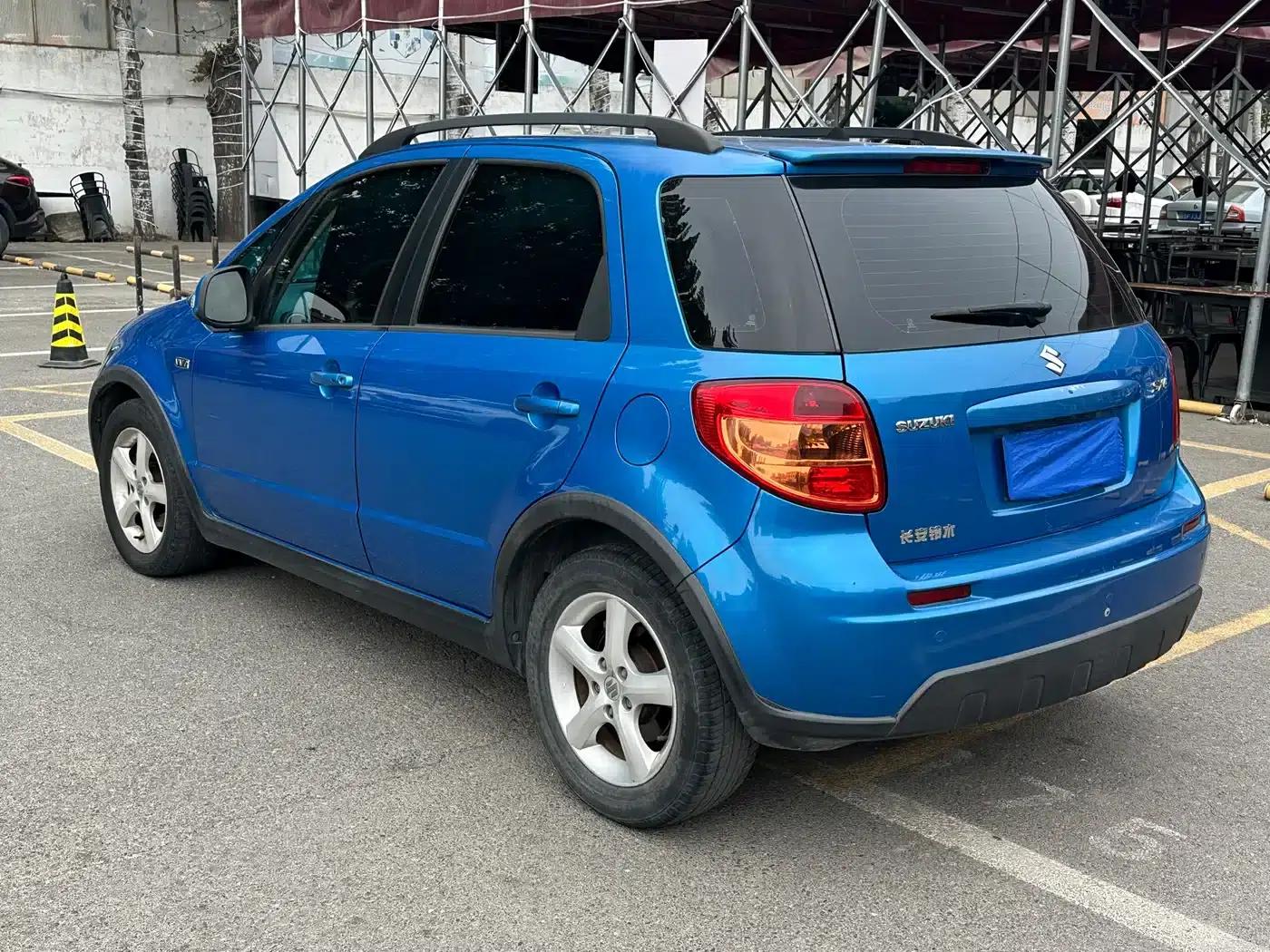 2010 Suzuki SX4 Hatchback 1.6L Automatic Champion Limited Edition — миниатюра 4