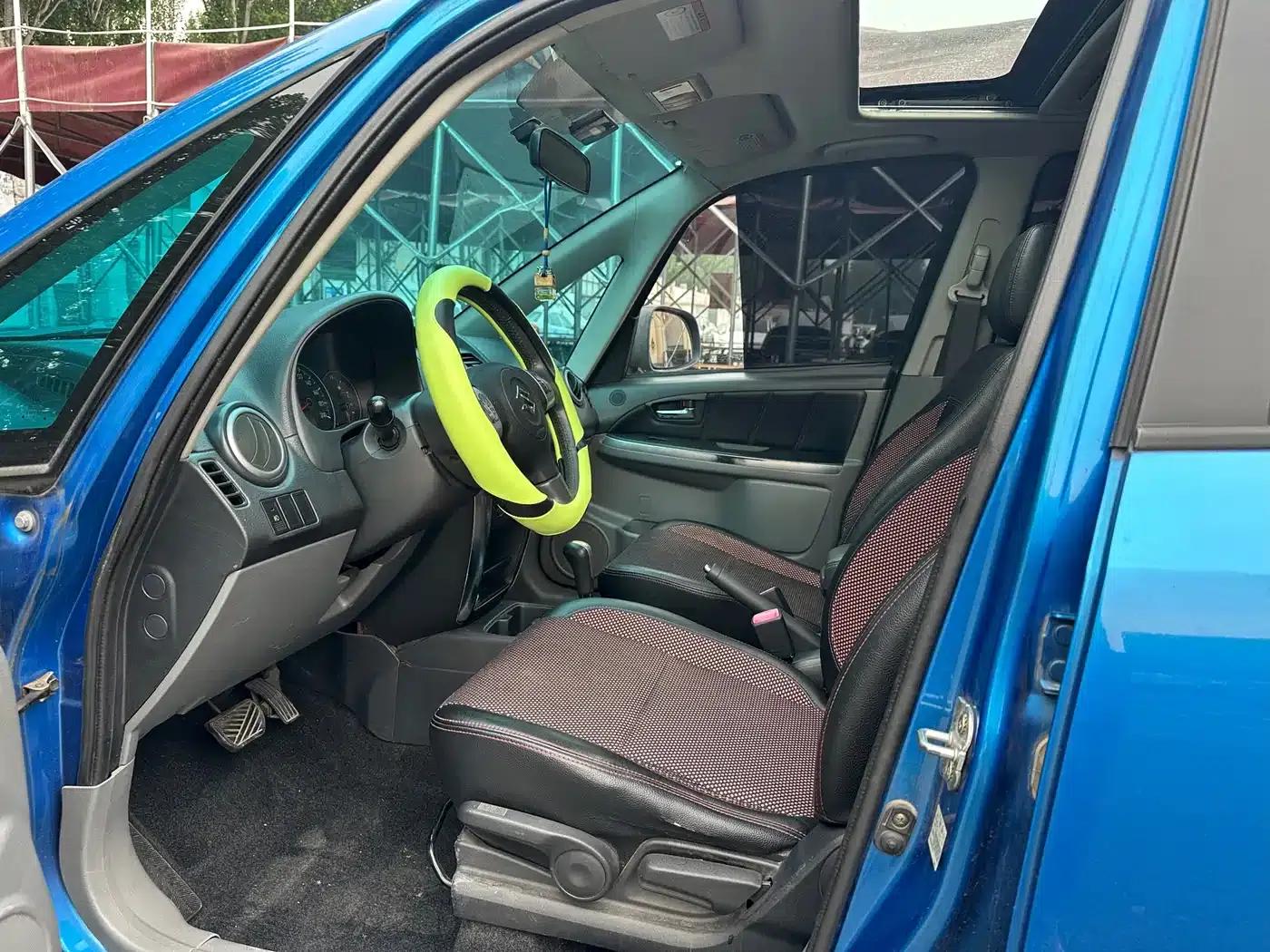 2010 Suzuki SX4 Hatchback 1.6L Automatic Champion Limited Edition — миниатюра 10