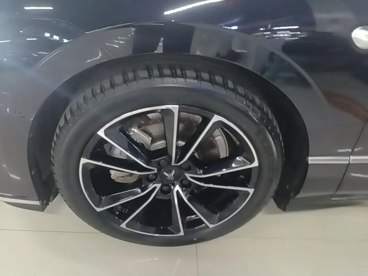 VOYAH PASSION 2024 PHEV Four-Wheel Drive Ultra-Long Range Flagship Model — миниатюра 9