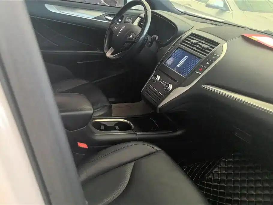 Lincoln MKC 2017 2.0T Two-Wheel Drive Premium Edition — миниатюра 8