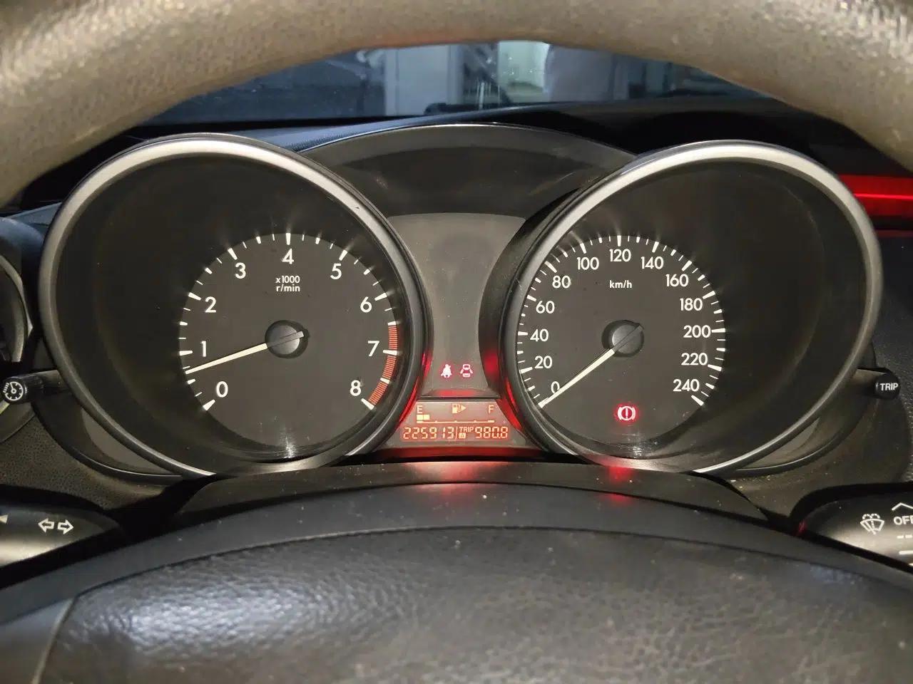 Mazda 3 2011 Sedan 1.6L Manual Comfort Model — миниатюра 12