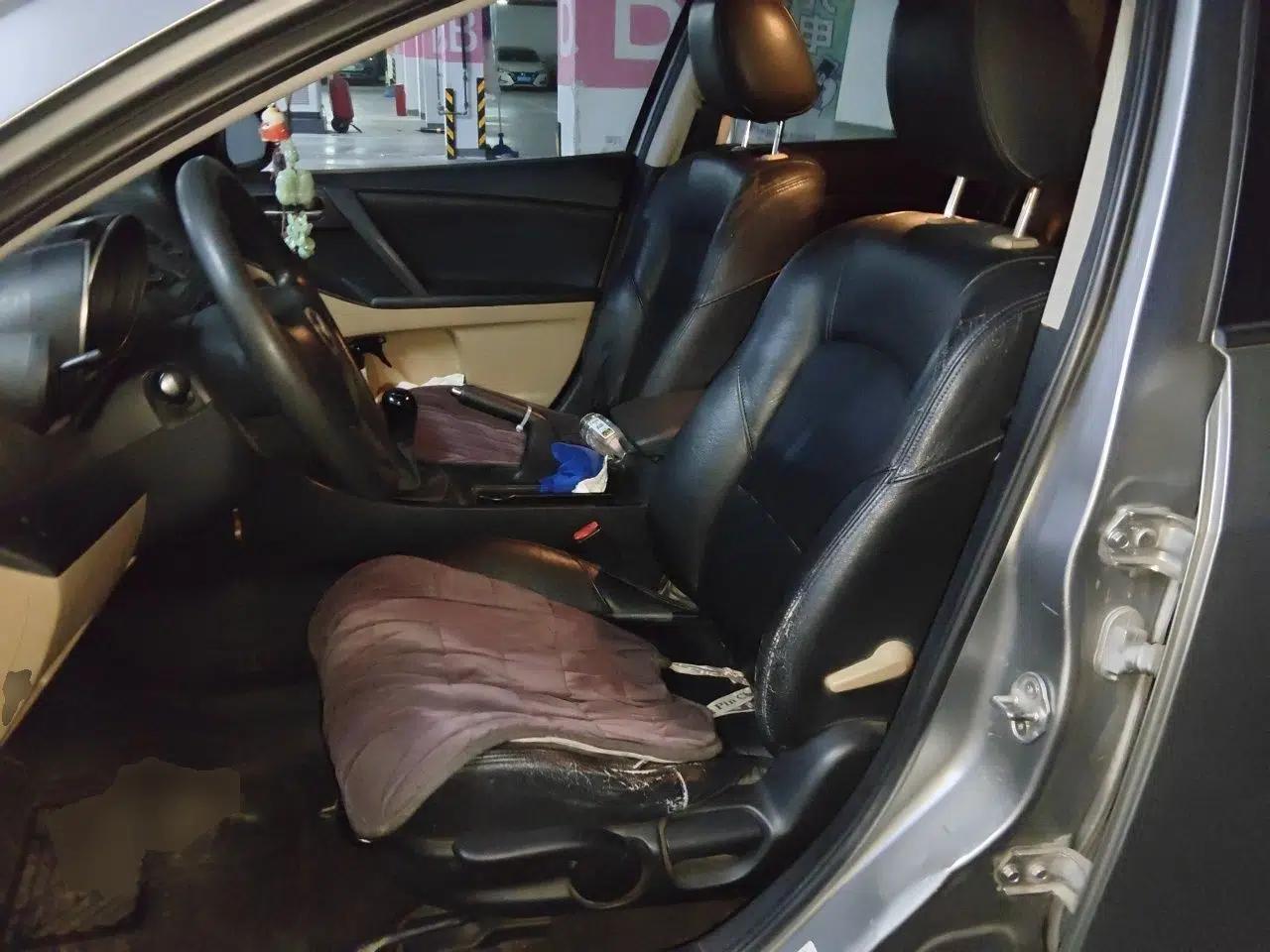Mazda 3 2011 Sedan 1.6L Manual Comfort Model — миниатюра 16