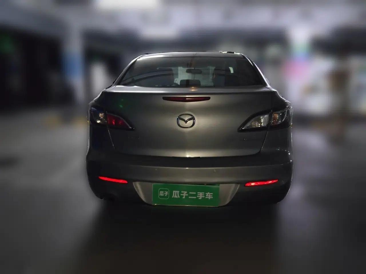 Mazda 3 2011 Sedan 1.6L Manual Comfort Model — миниатюра 5