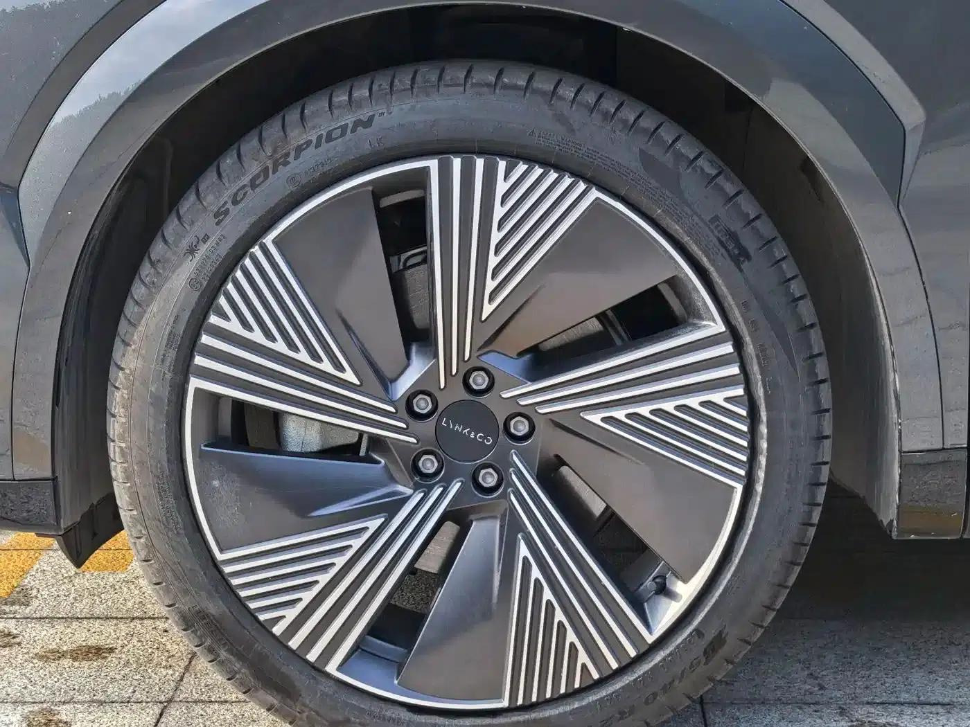 Lynk & Co 08 EM-P 2025 model, 120km long range Halo — миниатюра 8
