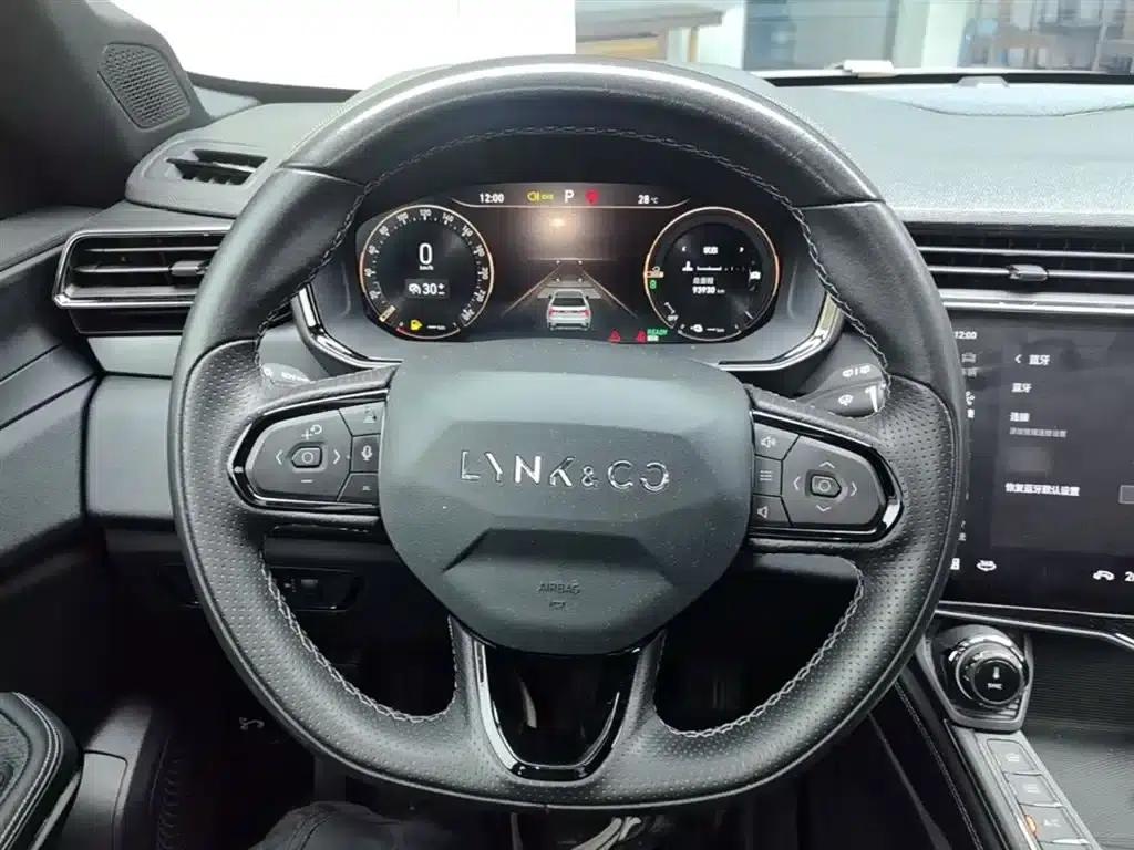 Lynk & Co 01 EM-P 2022 1.5TD PHEV Plus — миниатюра 11
