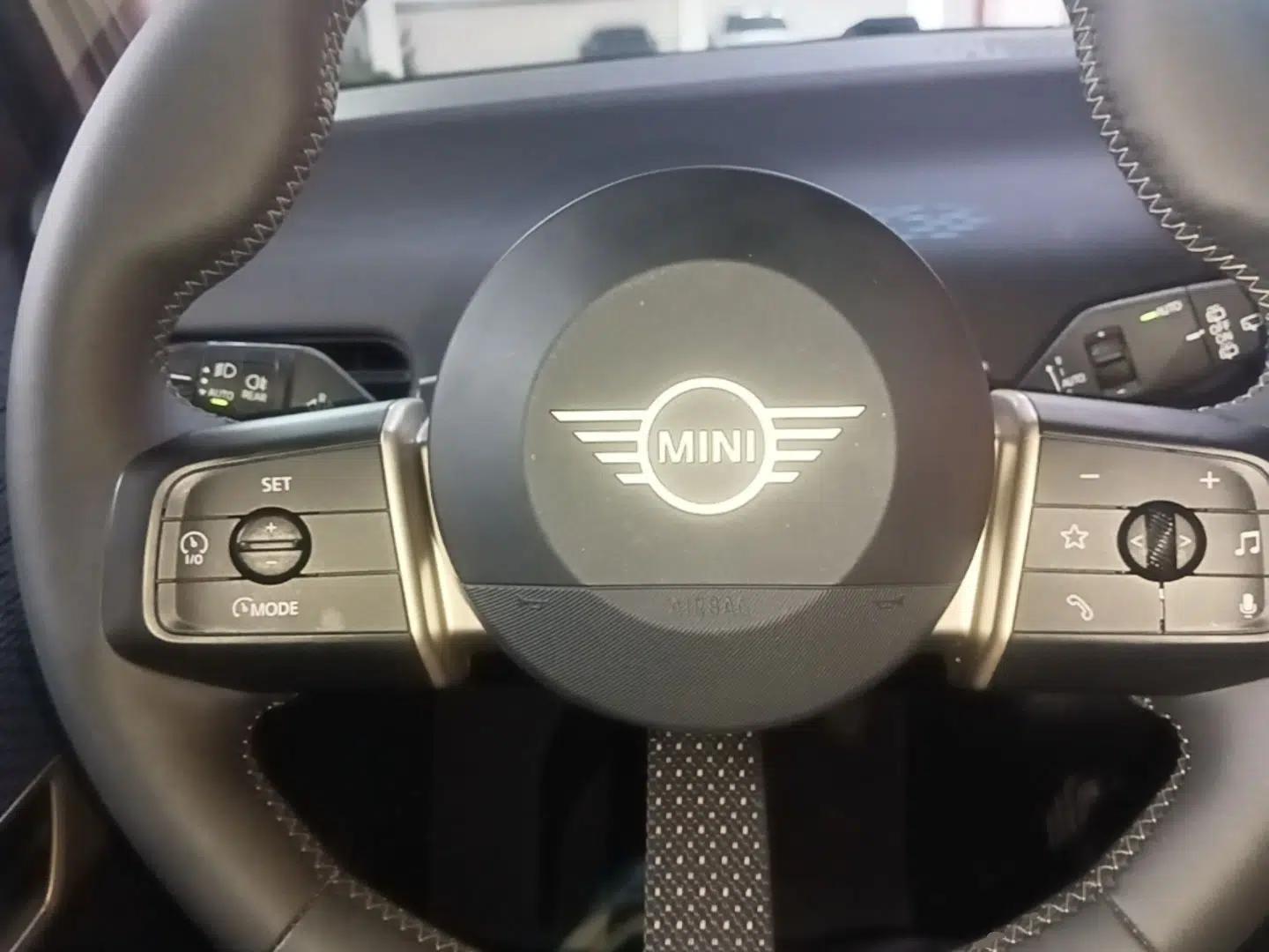 MINI Electric COOPER 2024 456km COOPER E Classic Edition — миниатюра 14