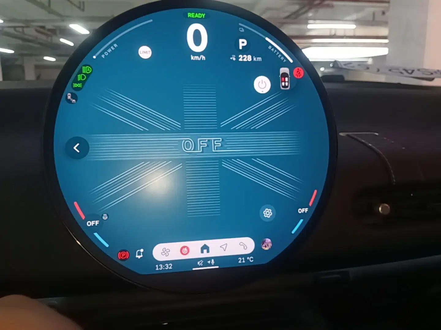 MINI Electric COOPER 2024 456km COOPER E Classic Edition — миниатюра 16