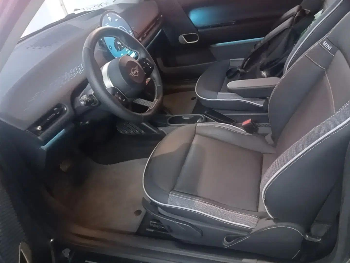 MINI Electric COOPER 2024 456km COOPER E Classic Edition — миниатюра 18