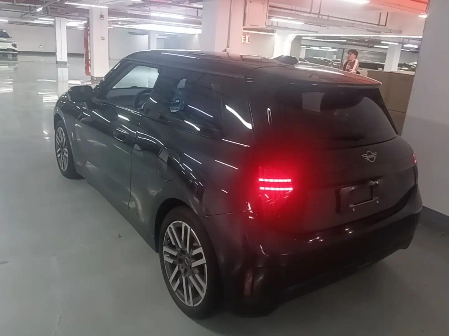 MINI Electric COOPER 2024 456km COOPER E Classic Edition — миниатюра 4