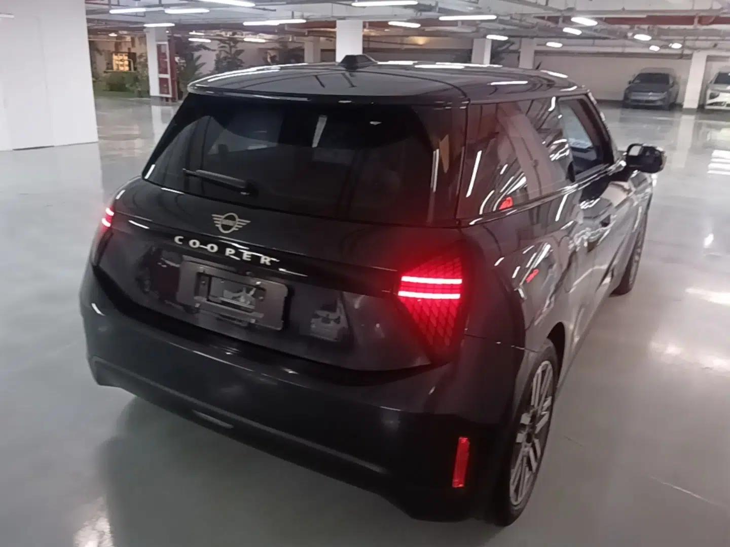 MINI Electric COOPER 2024 456km COOPER E Classic Edition — миниатюра 6