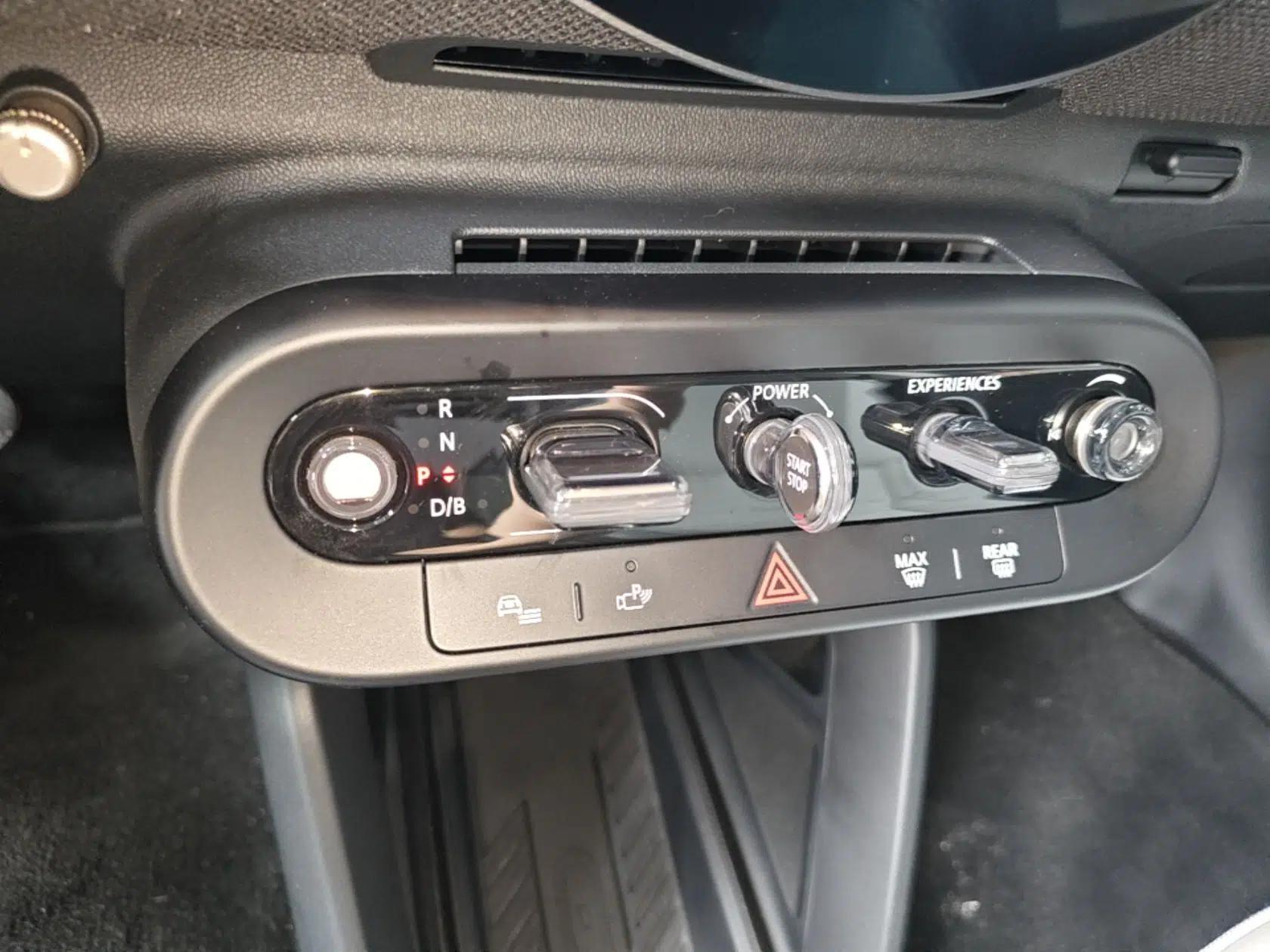 MINI Electric COOPER 2024 452km COOPER SE Artist — миниатюра 16