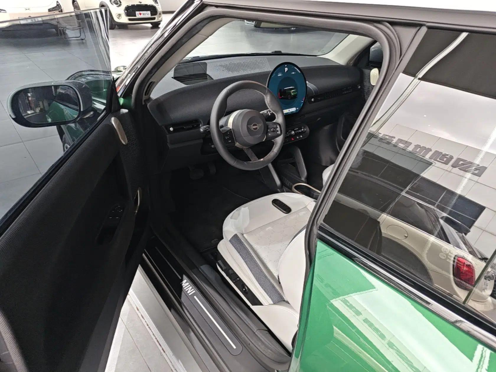 MINI Electric COOPER 2024 452km COOPER SE Artist — миниатюра 17