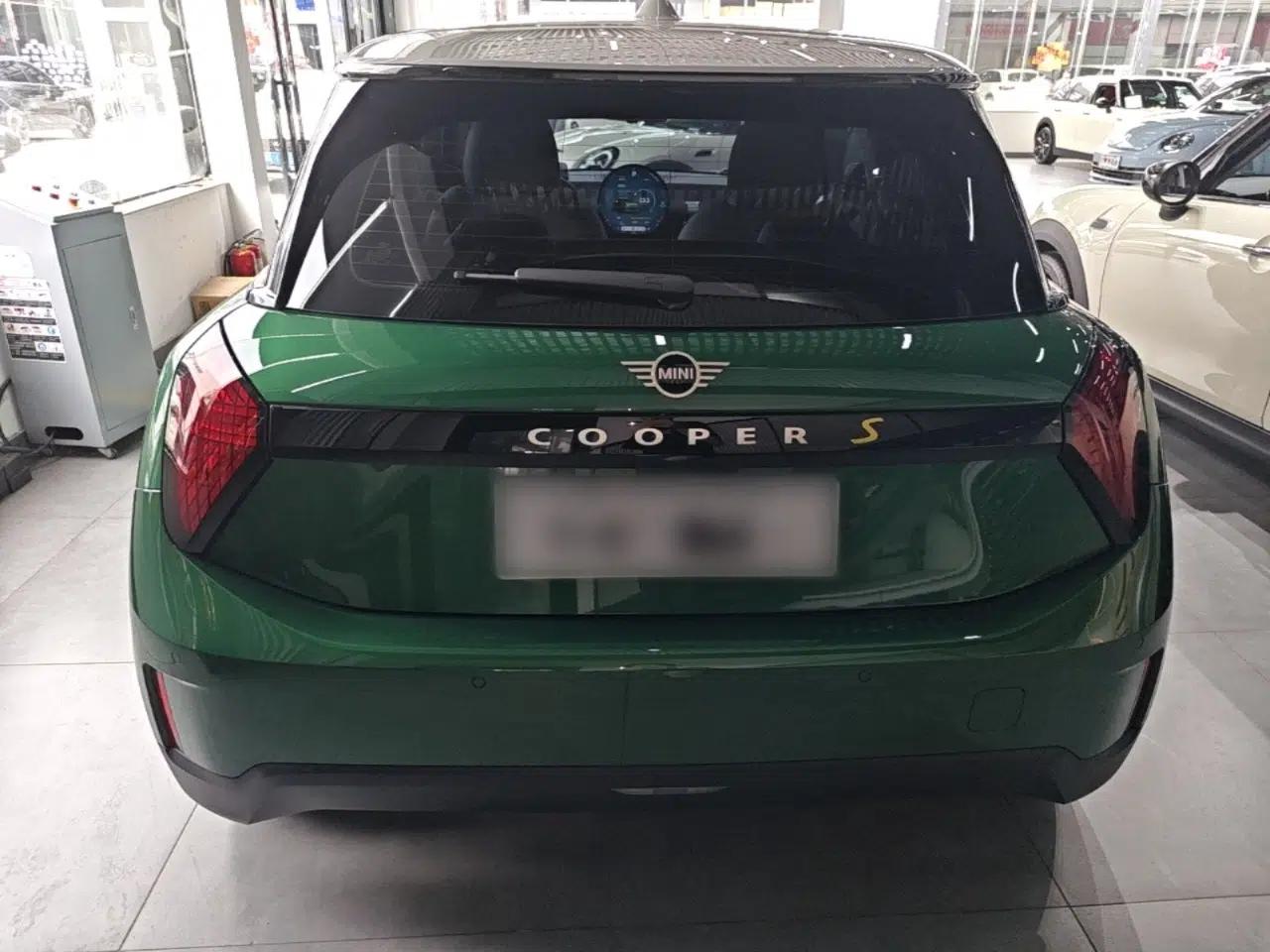 MINI Electric COOPER 2024 452km COOPER SE Artist — миниатюра 3
