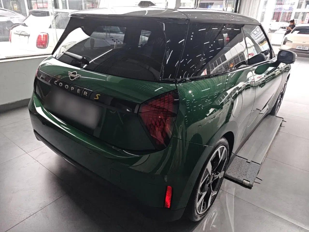 MINI Electric COOPER 2024 452km COOPER SE Artist — миниатюра 4