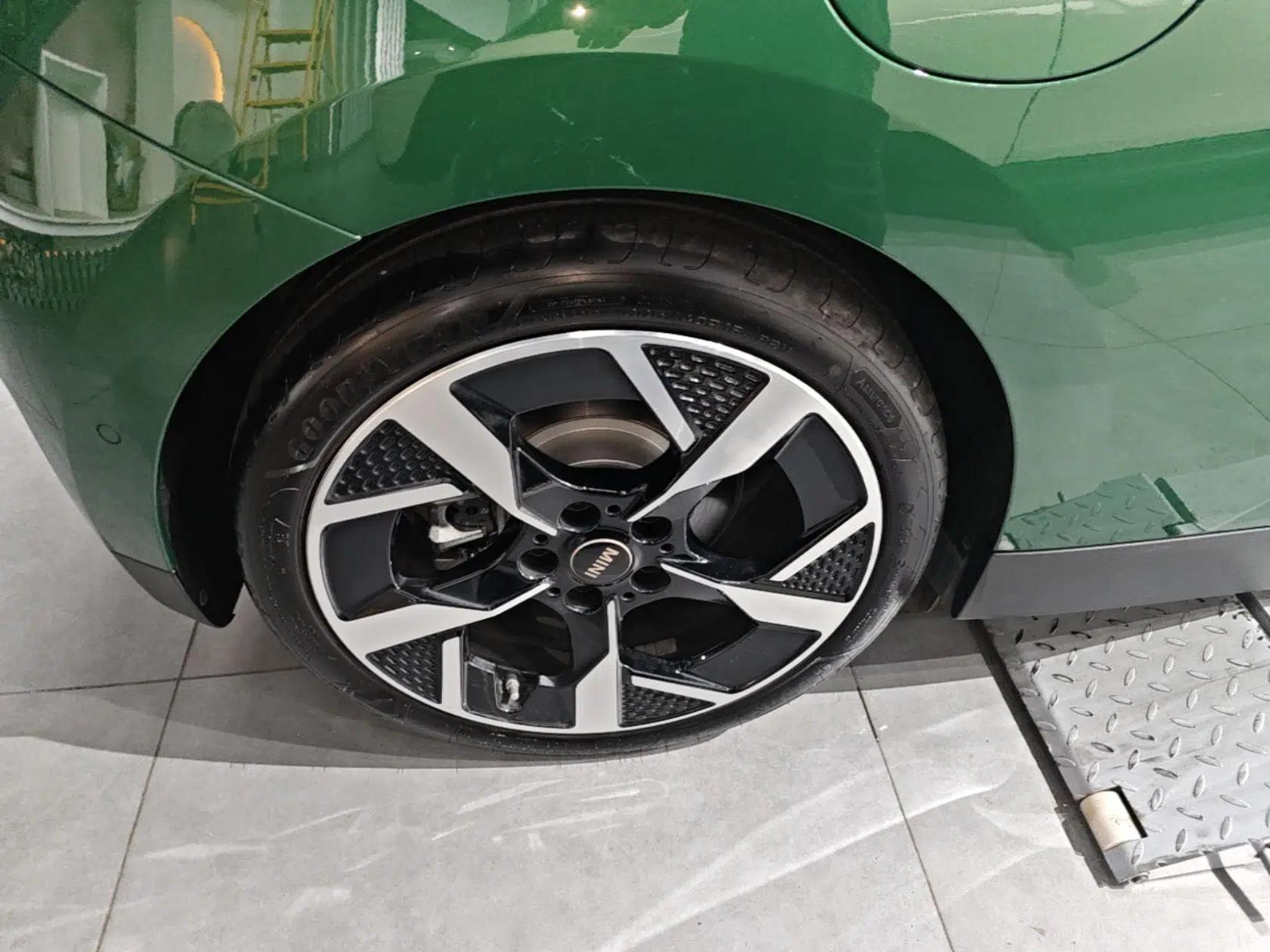 MINI Electric COOPER 2024 452km COOPER SE Artist — миниатюра 10