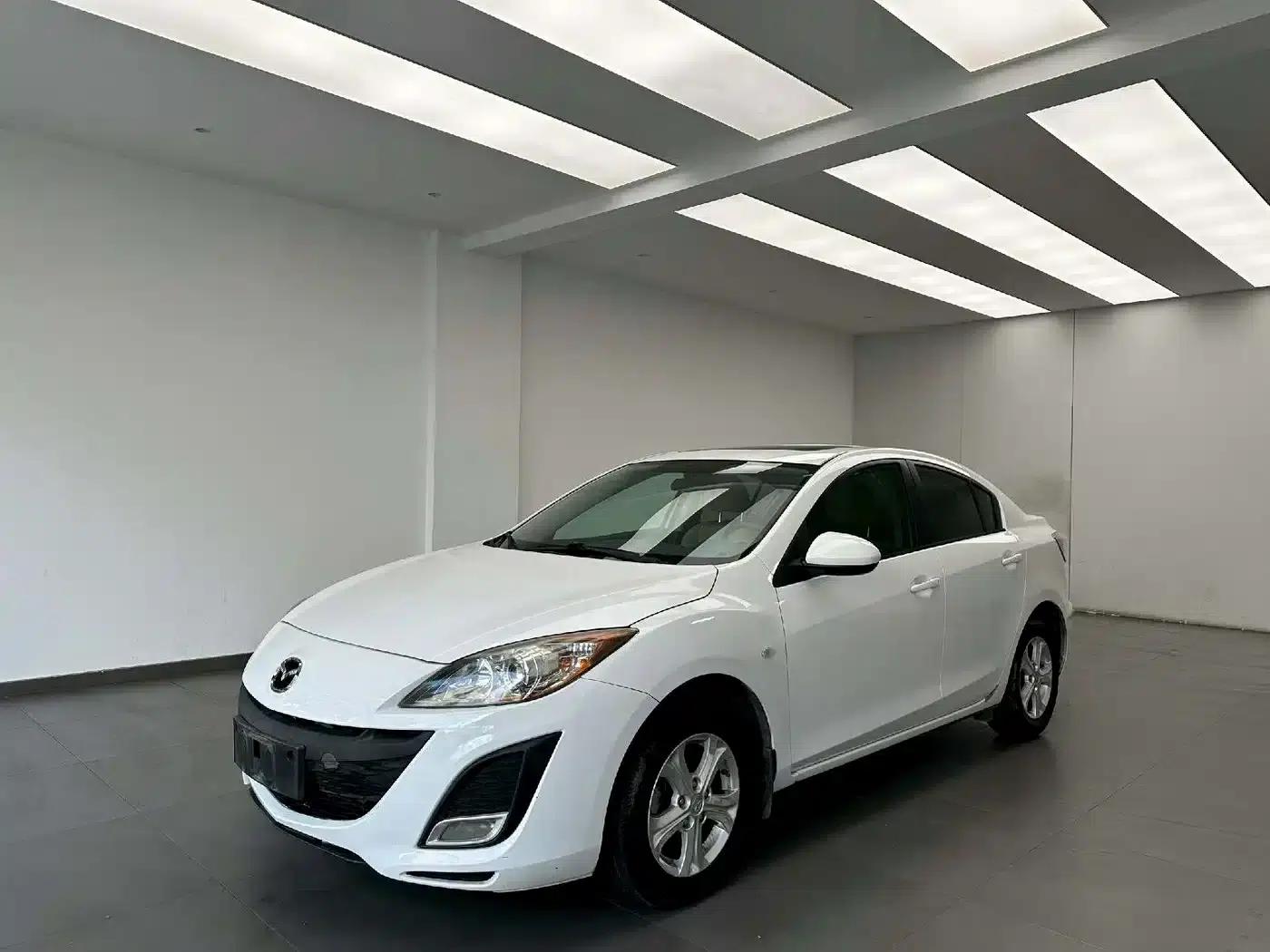Mazda 3 Axela 2011 Sedan 1.6L Automatic Comfort — миниатюра 1