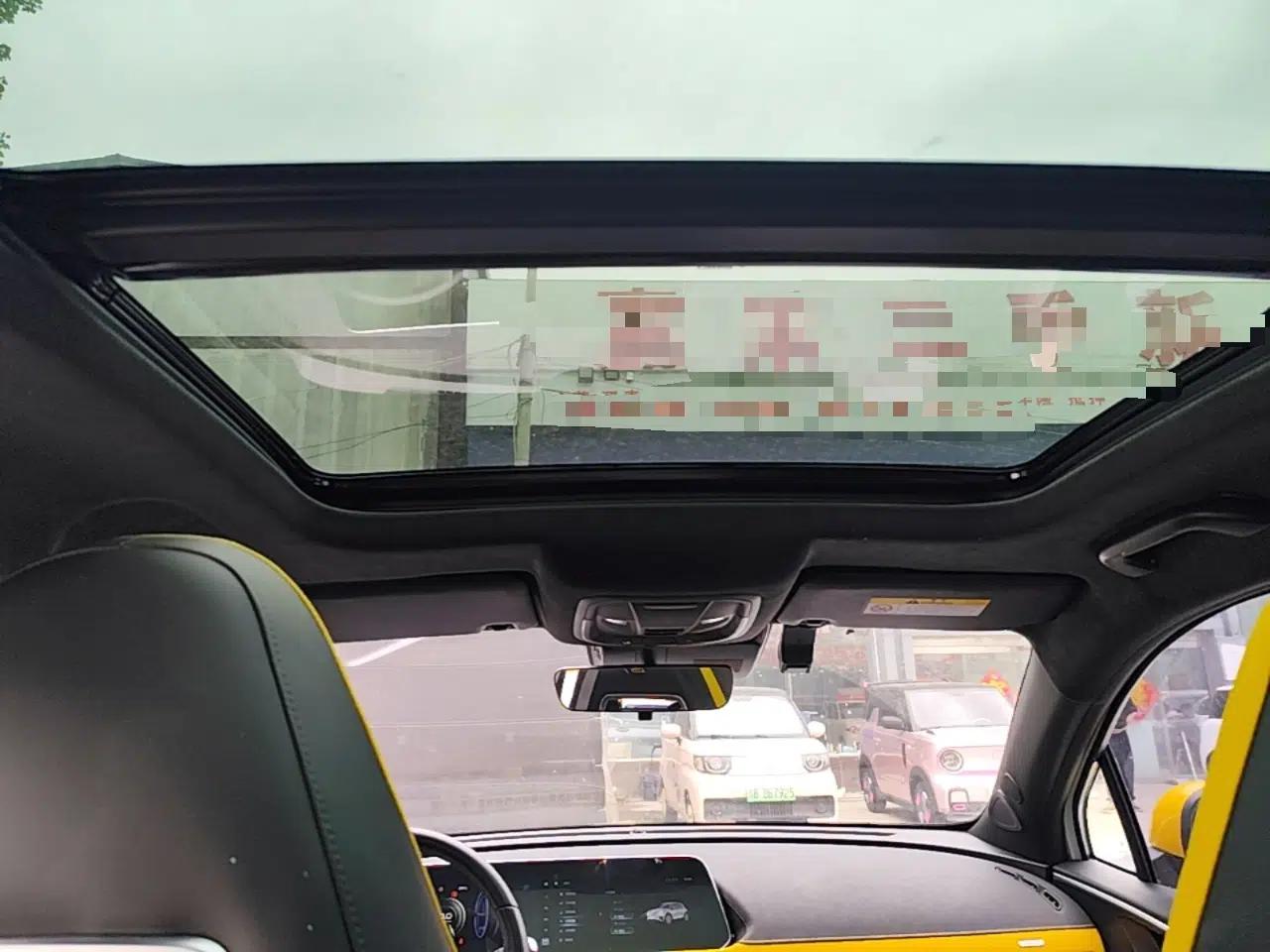 ORA Good Cat GT 2023 Mulan Edition 401 km Premium Version — миниатюра 21