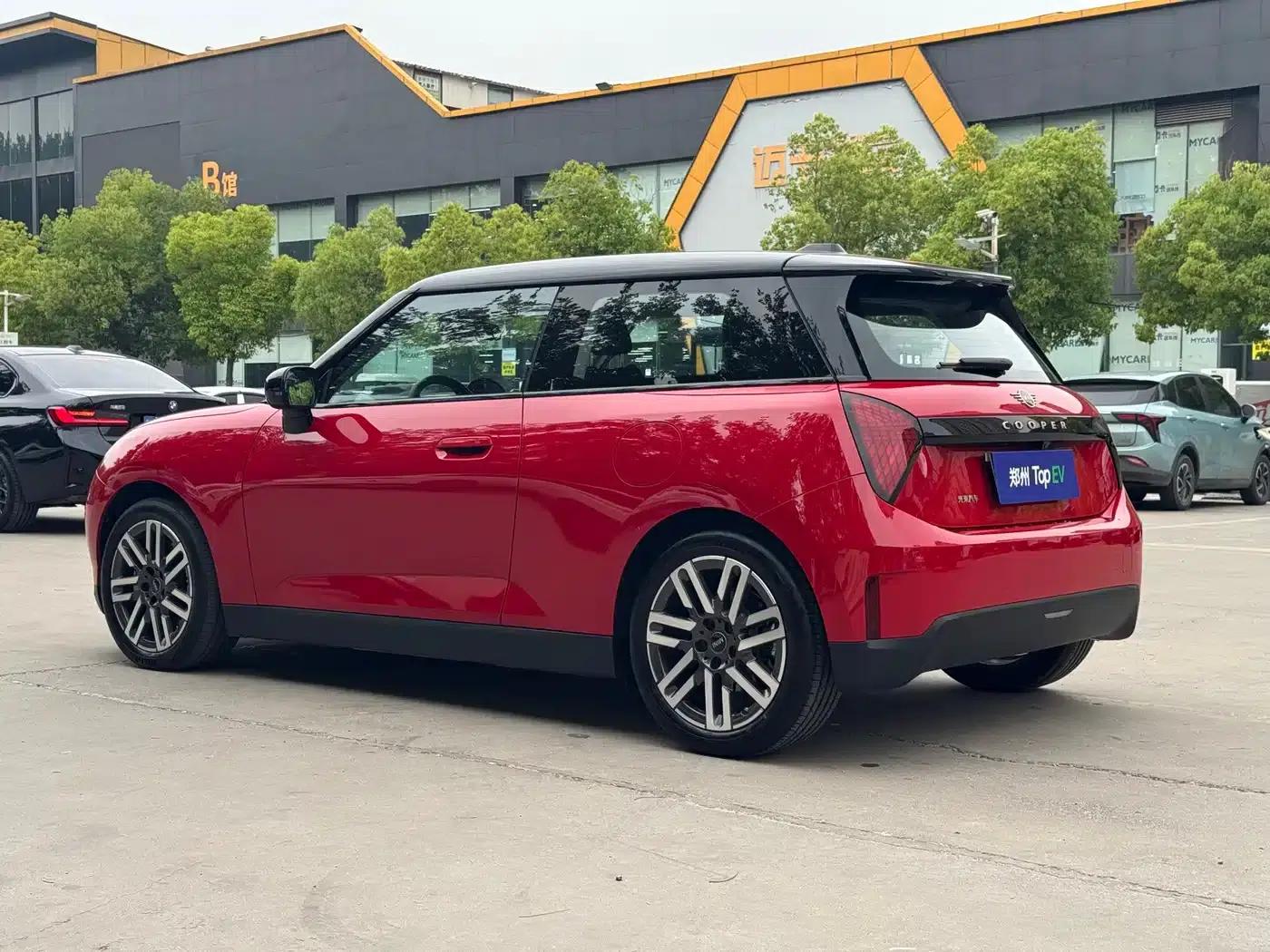 2024 Electric MINI Cooper (456km/h) - Classic Style — миниатюра 15