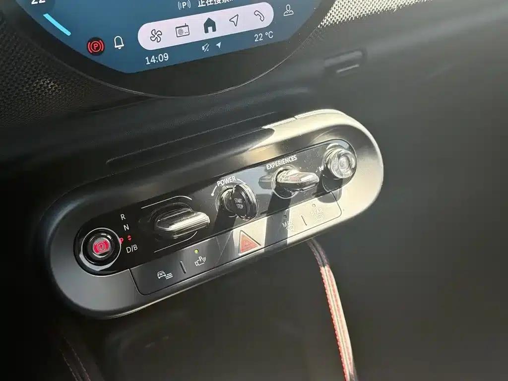 2025 JOHN COOPER WORKS Electric MINI JCW — миниатюра 12