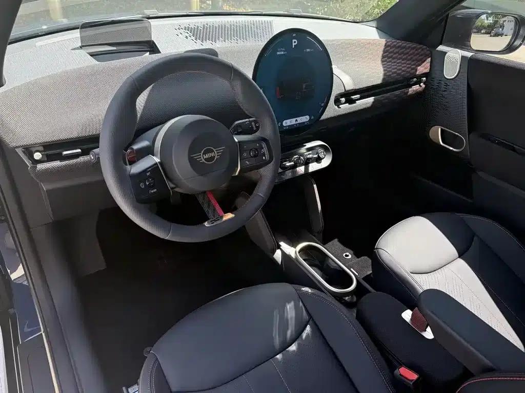 2025 JOHN COOPER WORKS Electric MINI JCW — миниатюра 13