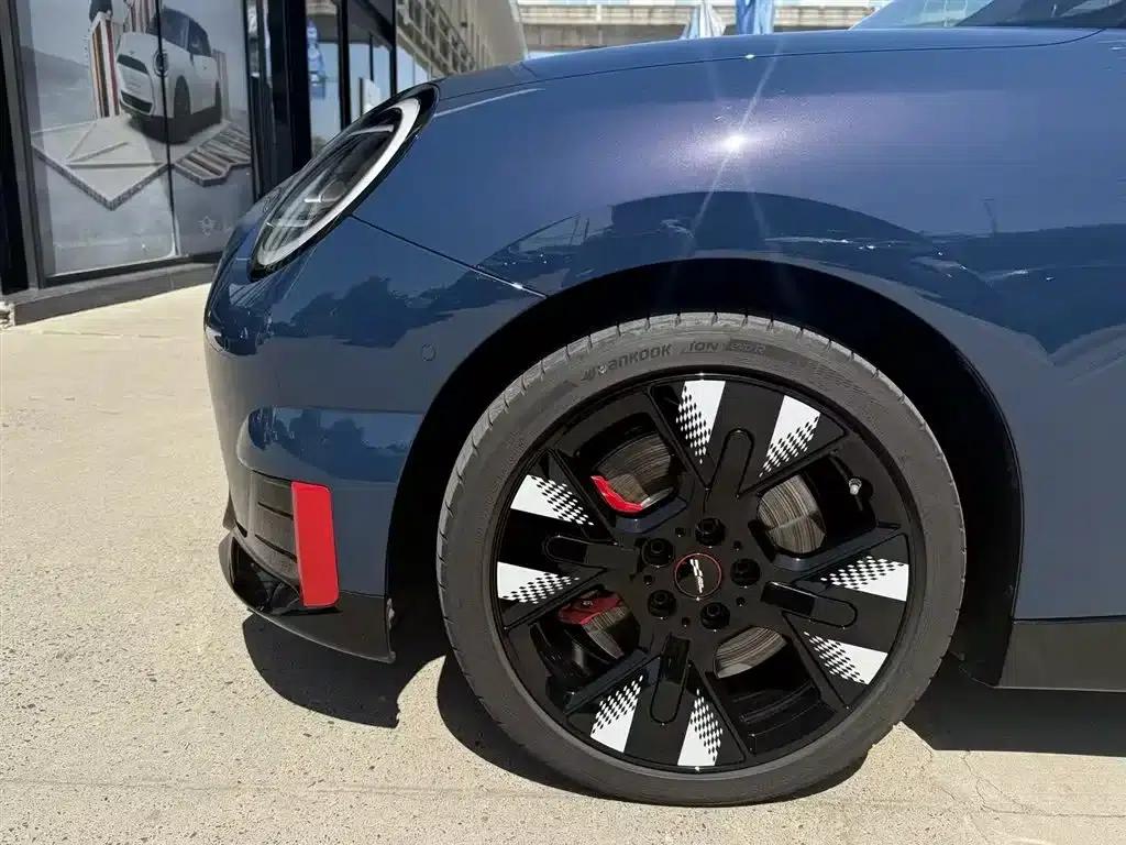 2025 JOHN COOPER WORKS Electric MINI JCW — миниатюра 16
