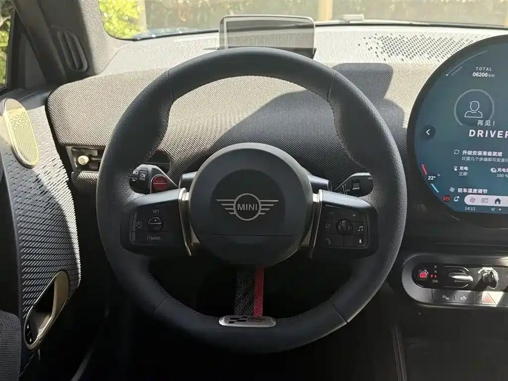 2025 JOHN COOPER WORKS Electric MINI JCW — миниатюра 6