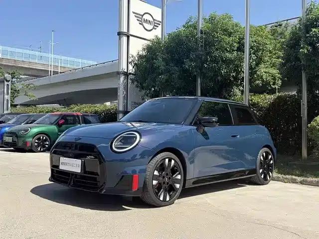 2025 JOHN COOPER WORKS Electric MINI JCW
