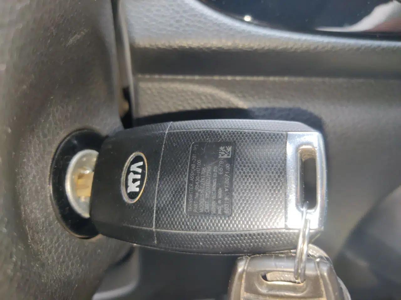 Kia Pegas 2017 1.4L Manual Value Edition — миниатюра 9