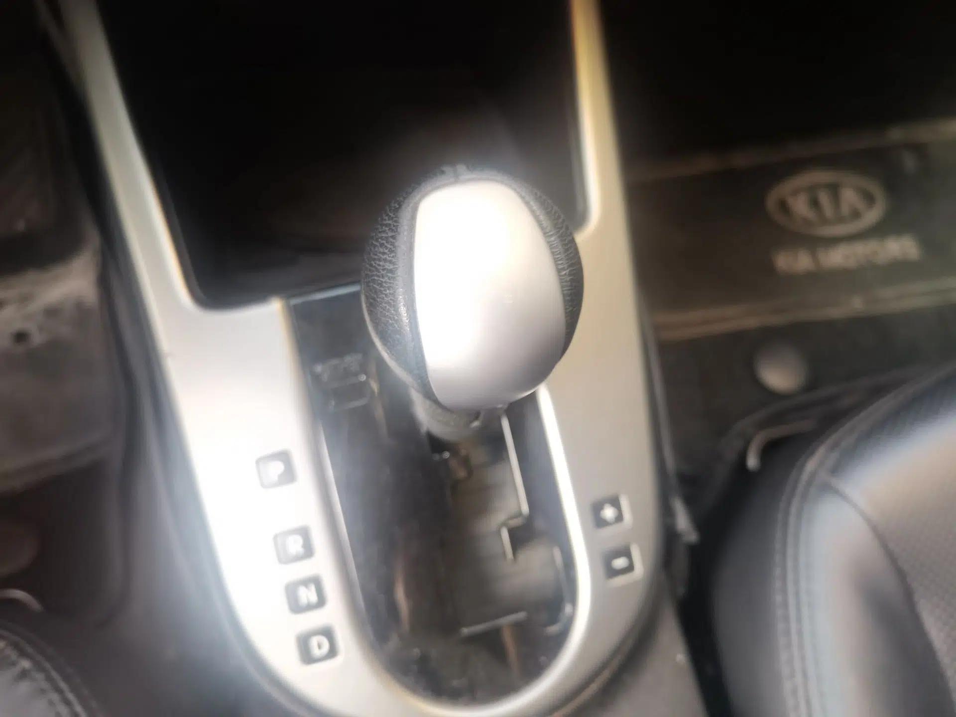 Kia Forte 2012 1.6L AT Premium Commemorative Edition — миниатюра 15