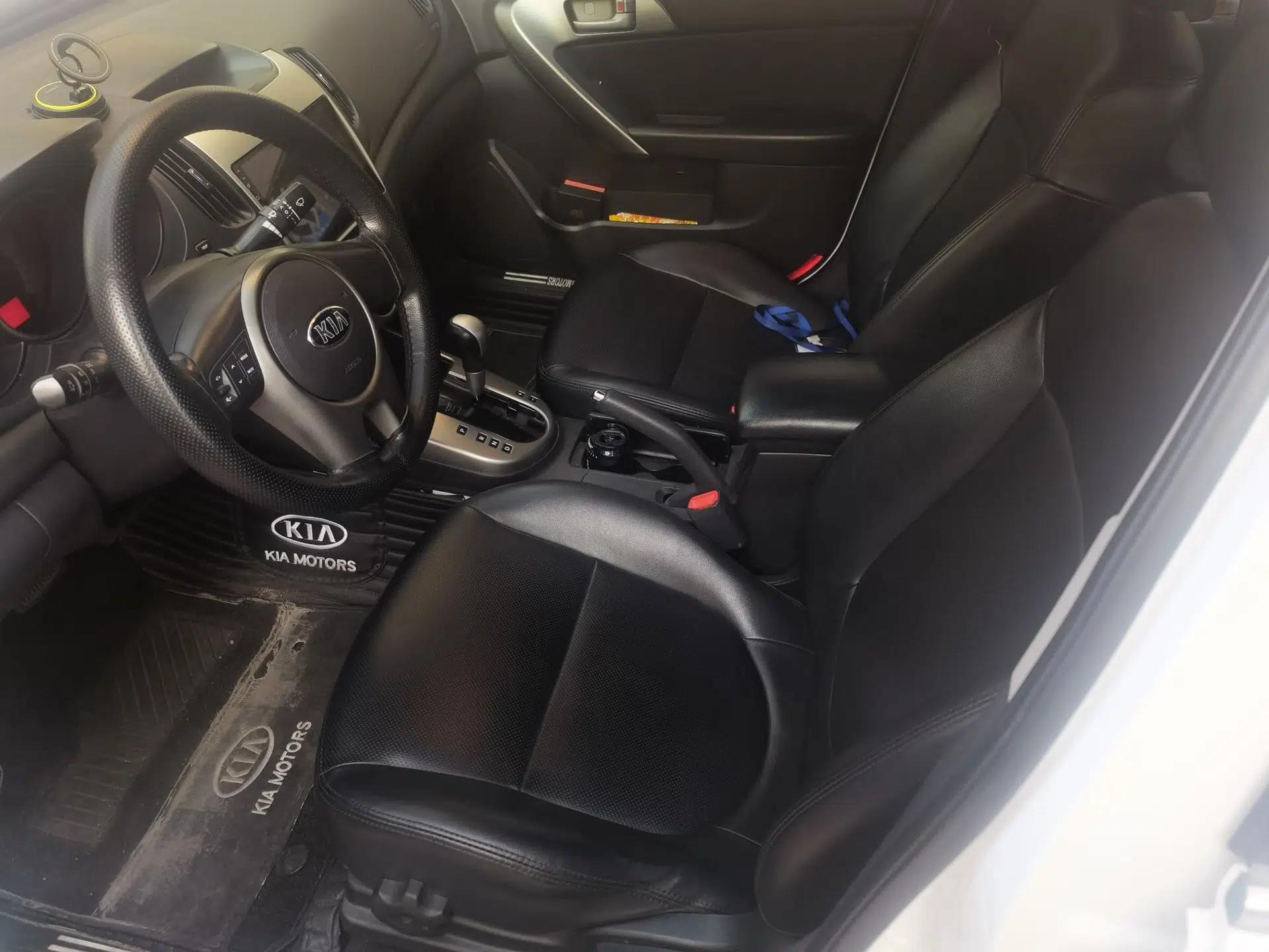 Kia Forte 2012 1.6L AT Premium Commemorative Edition — миниатюра 16