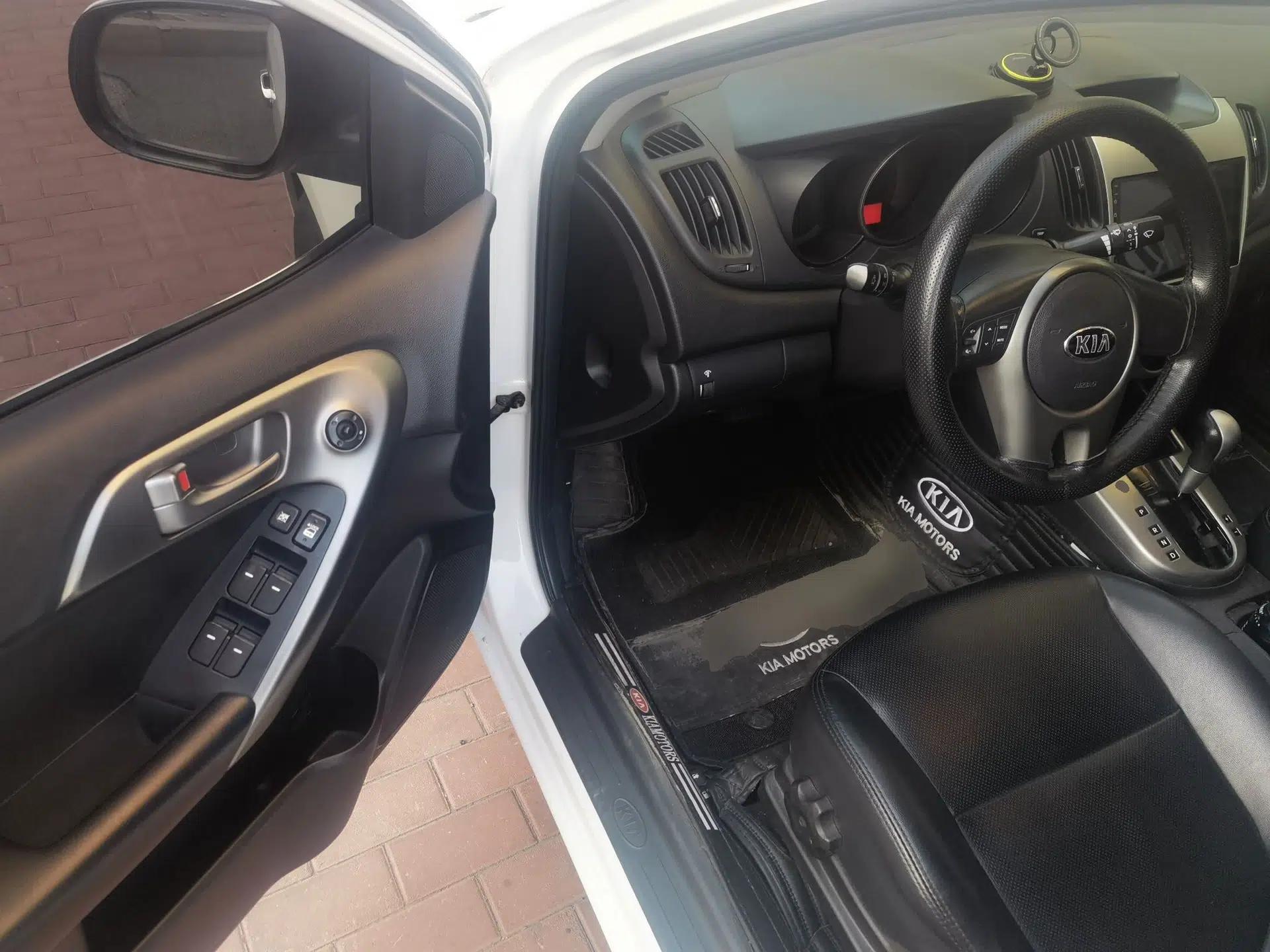 Kia Forte 2012 1.6L AT Premium Commemorative Edition — миниатюра 17