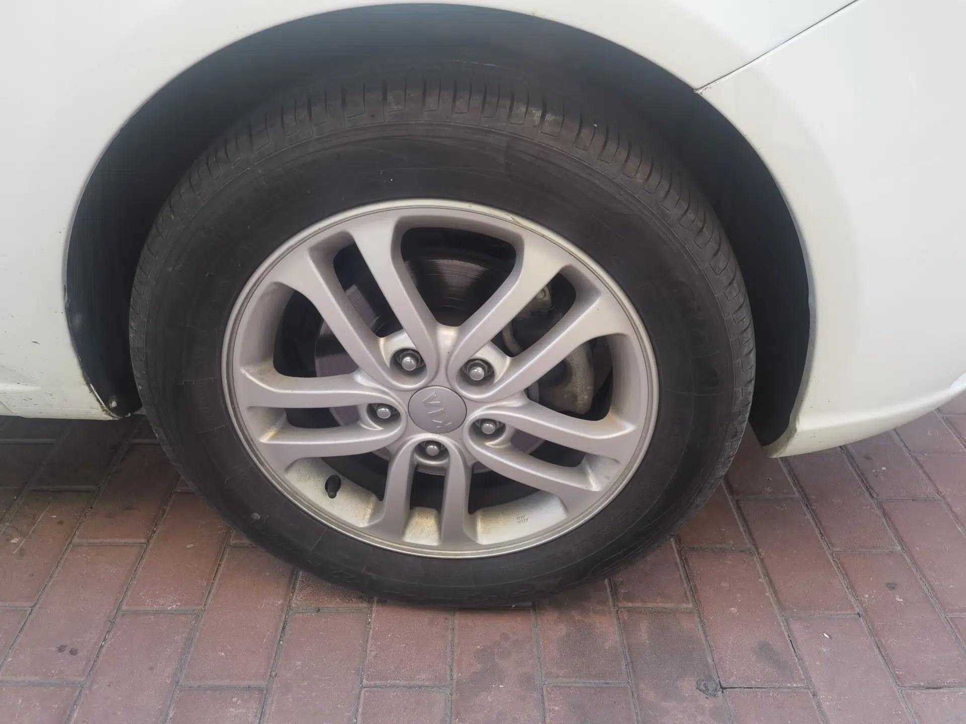Kia Forte 2012 1.6L AT Premium Commemorative Edition — миниатюра 8