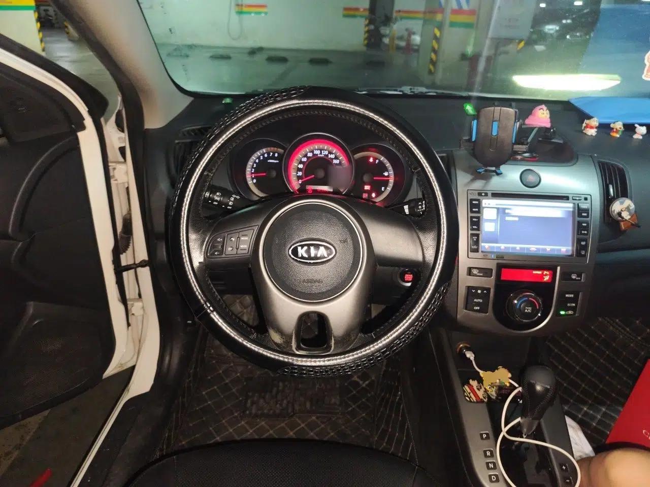 Kia Forte 2011 1.6L AT Premium — миниатюра 11