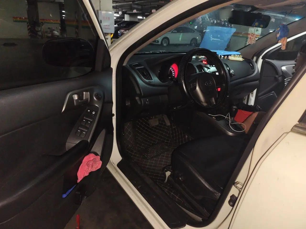 Kia Forte 2011 1.6L AT Premium — миниатюра 17