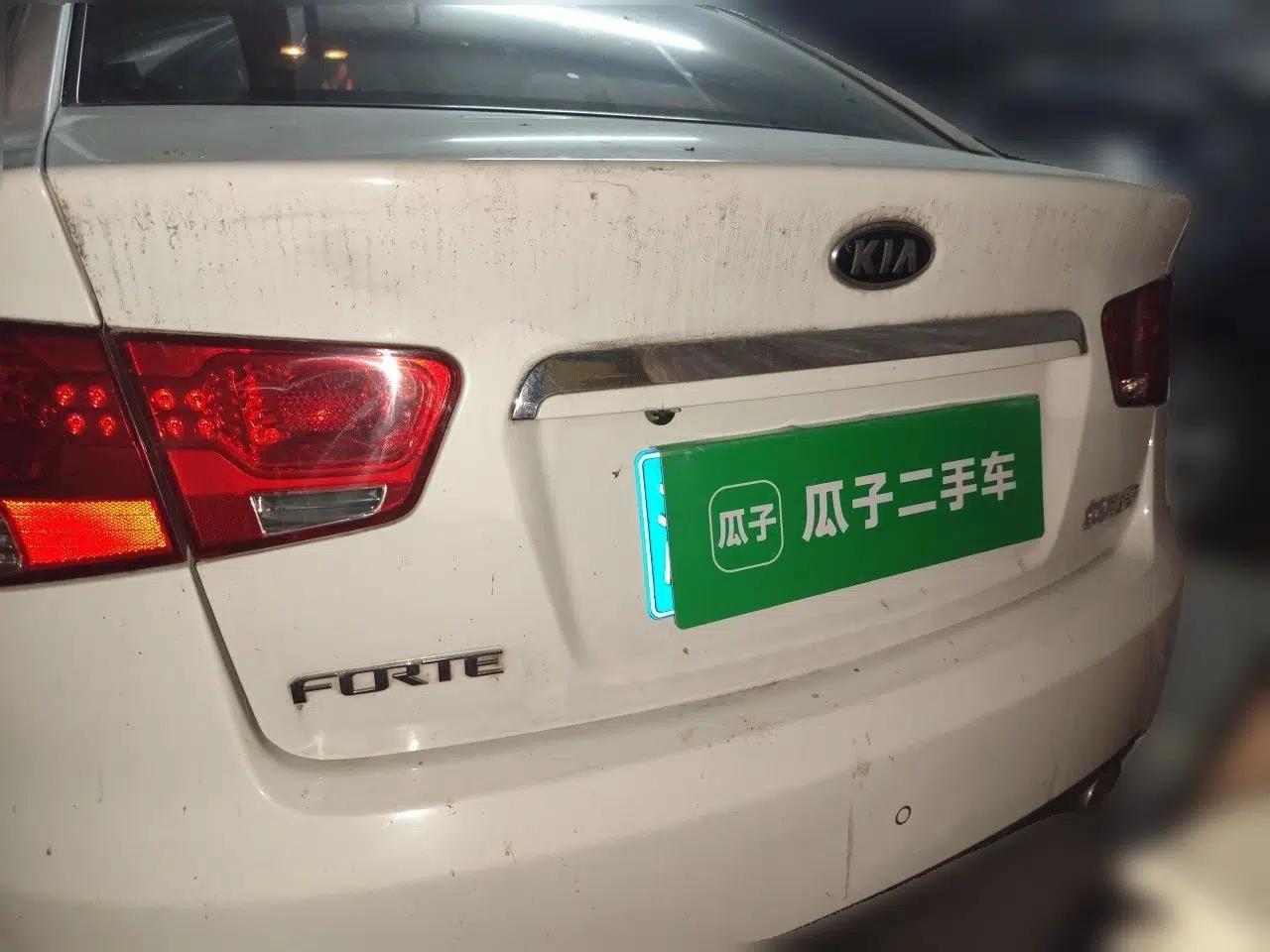 Kia Forte 2011 1.6L AT Premium — миниатюра 5
