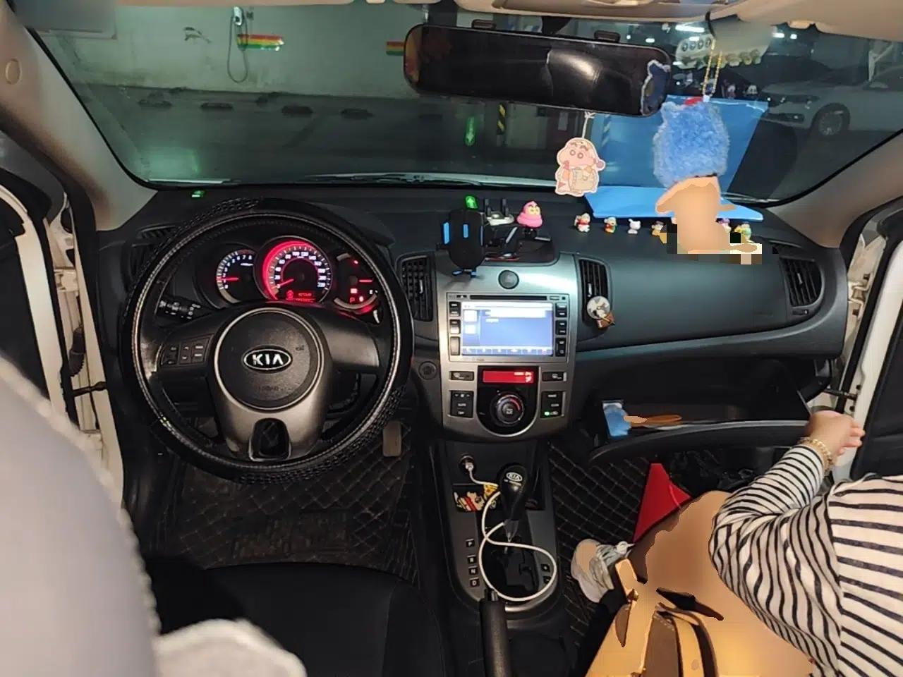Kia Forte 2011 1.6L AT Premium — миниатюра 10
