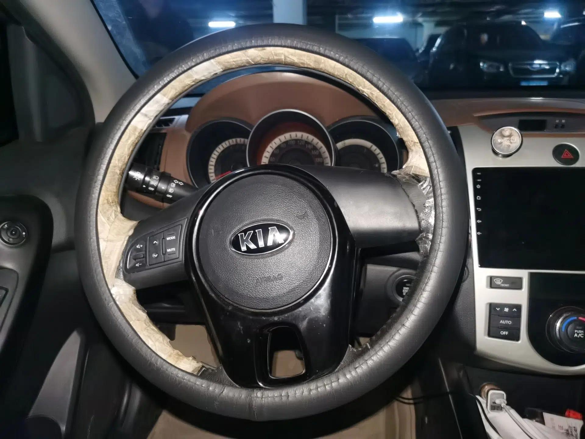 Kia Forte 2012 1.6L AT Premium Commemorative Edition — миниатюра 11