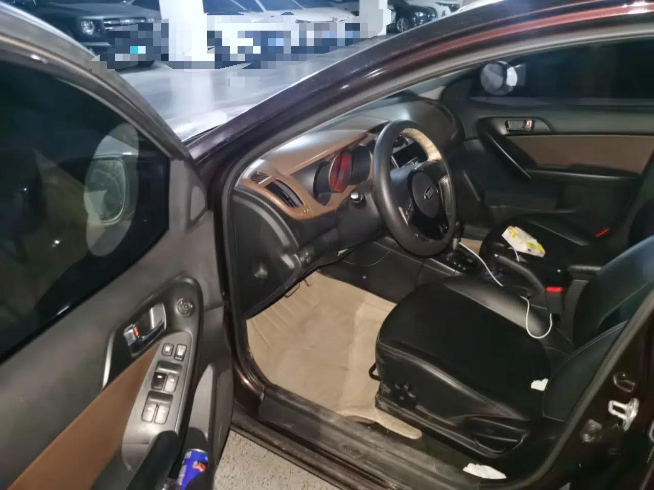 Kia Forte 2012 1.6L AT Premium Commemorative Edition — миниатюра 17