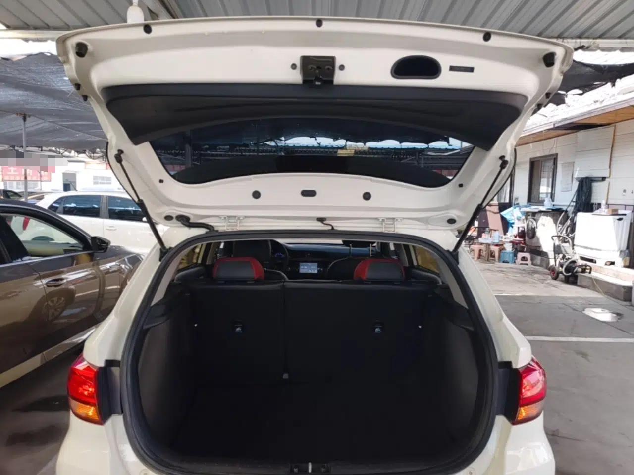 Kia KX Cross 2019 1.6L Automatic Dynamic Sunroof Version China VI — миниатюра 22