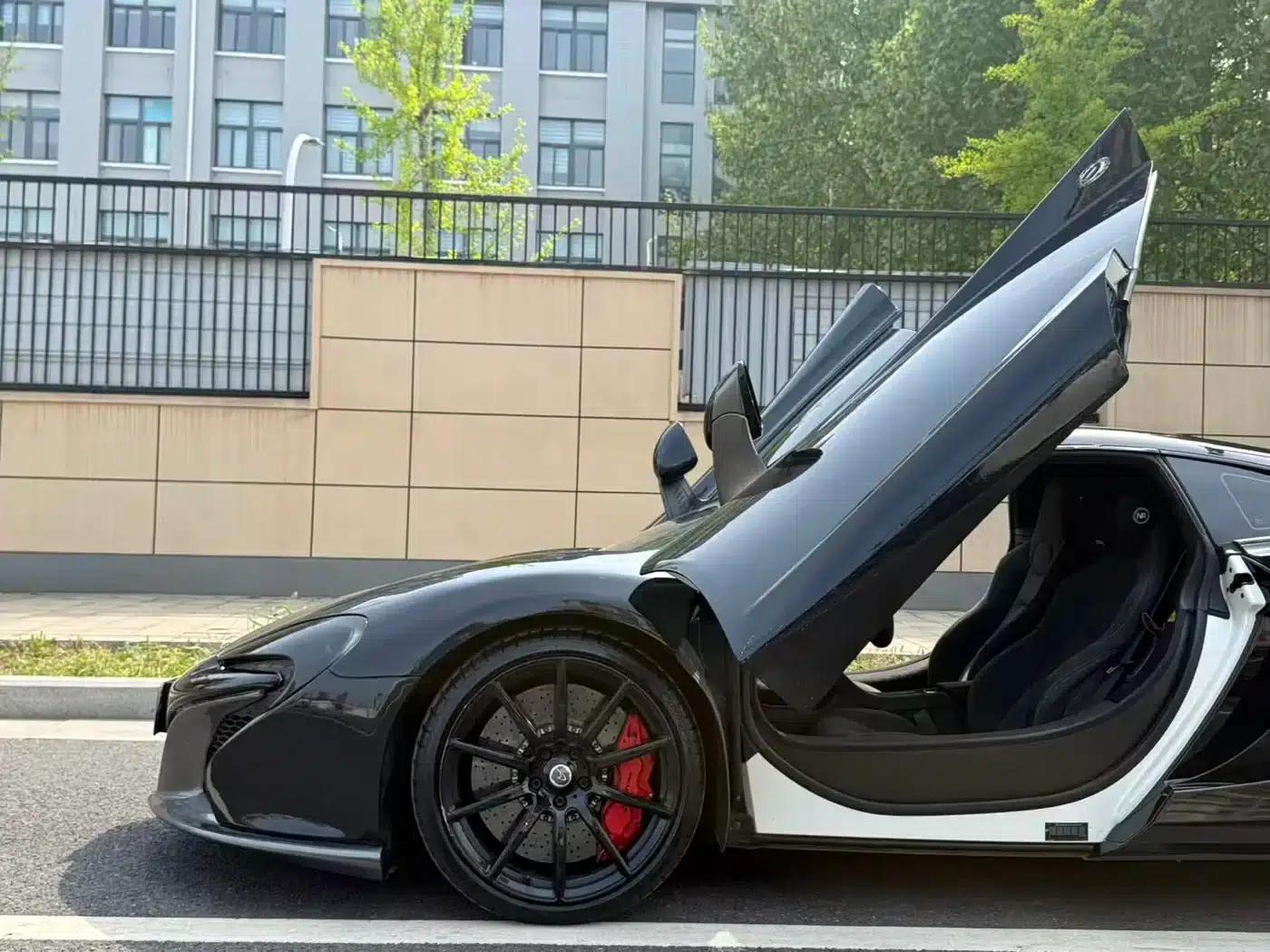 McLaren 12C 2013 3.8T Coupe — миниатюра 17