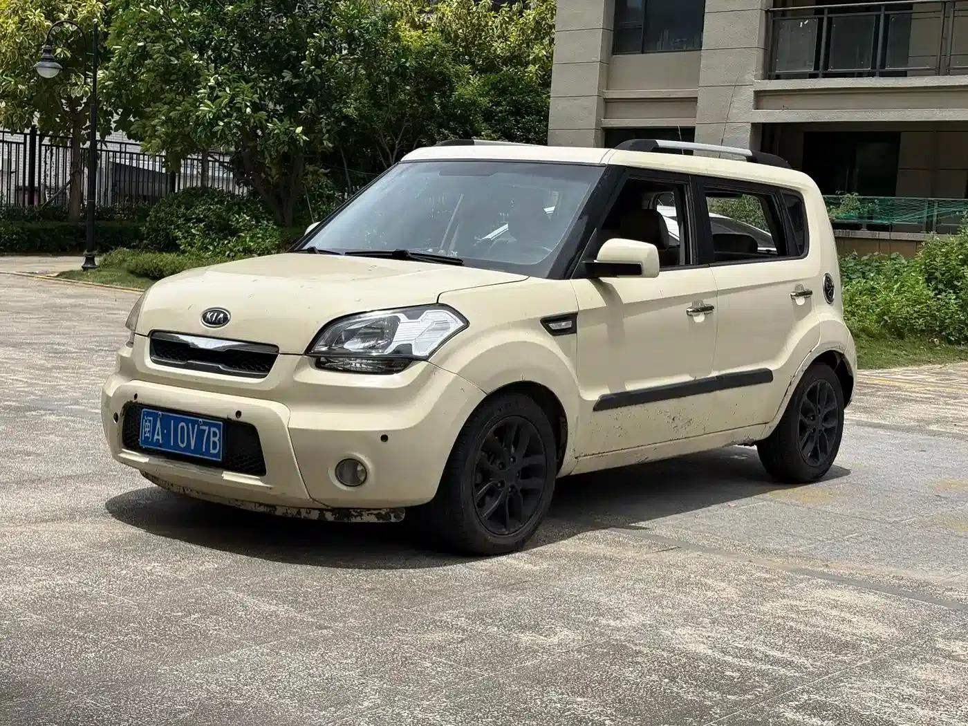 Soul 2010 1.6L AT Premium — миниатюра 1