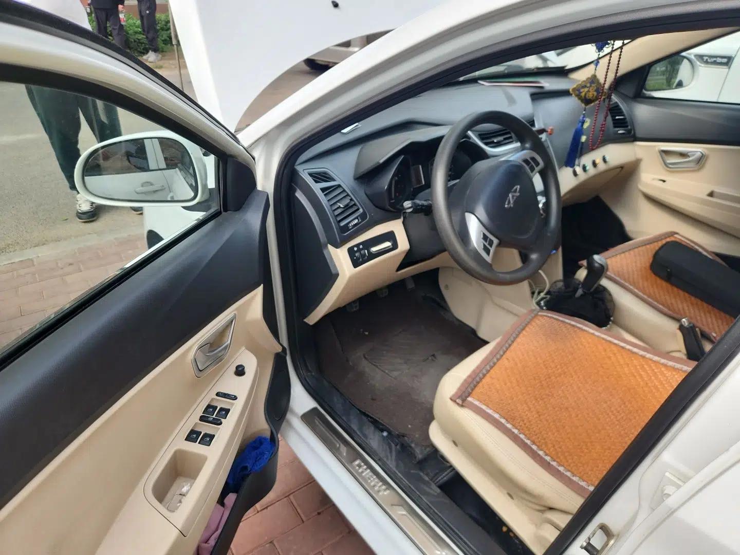 Chery Fengyun 2 2013 Hatchback 1.5L Manual Ruiyi Edition — миниатюра 17