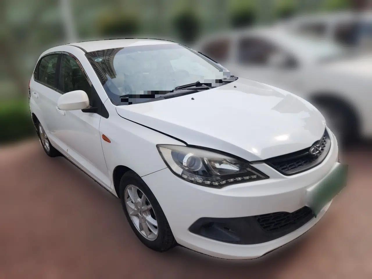 Chery Fengyun 2 2013 Hatchback 1.5L Manual Ruiyi Edition — миниатюра 3
