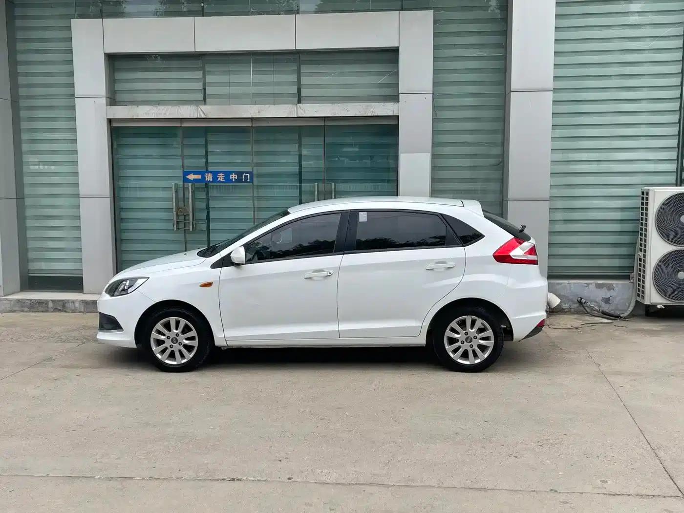 Fengyun 2 2015 1.5L Manual Elite Edition — миниатюра 3