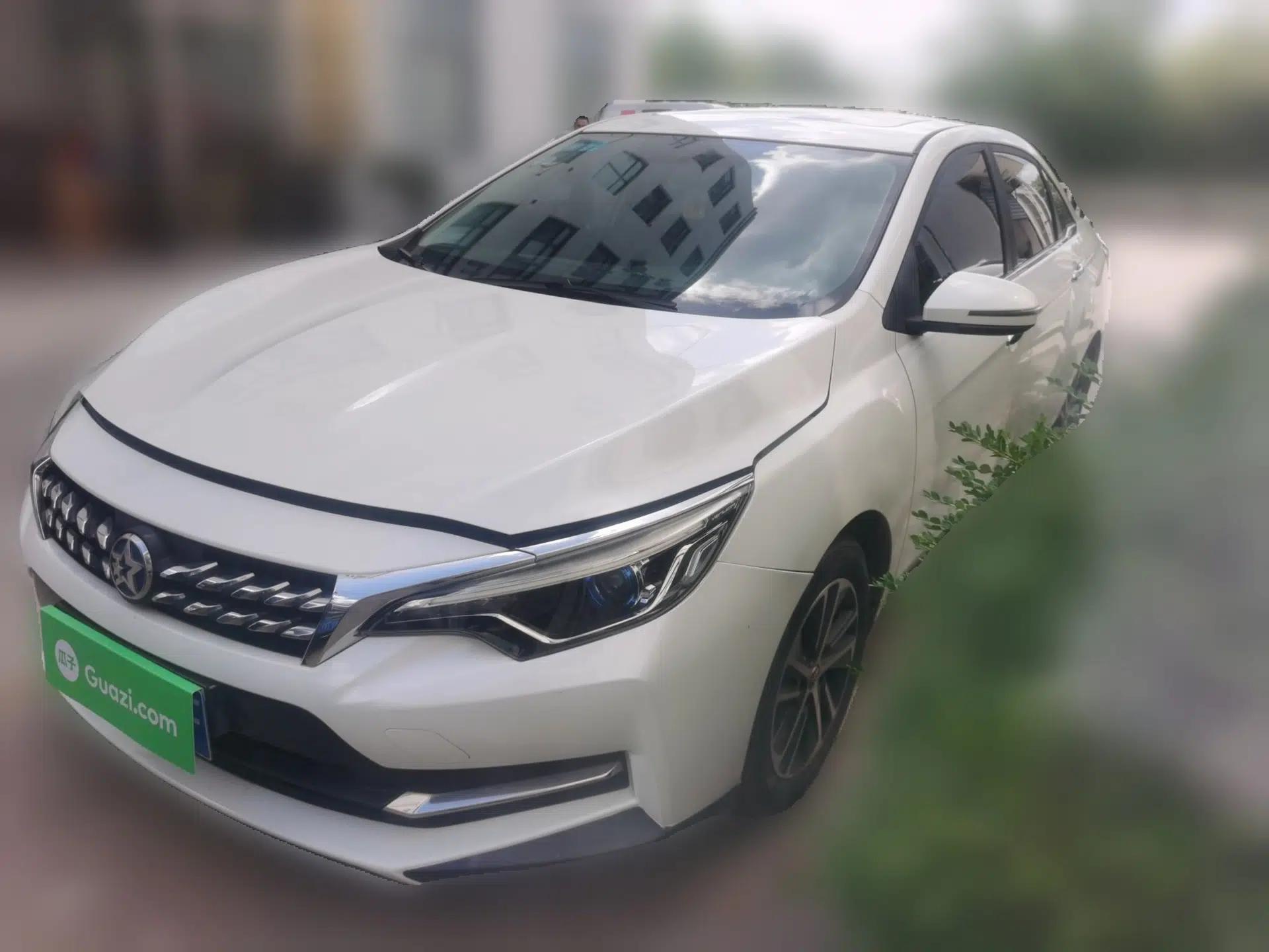 Venucia D60 2018 1.6L CVT Smart Connect Elite Edition — миниатюра 1