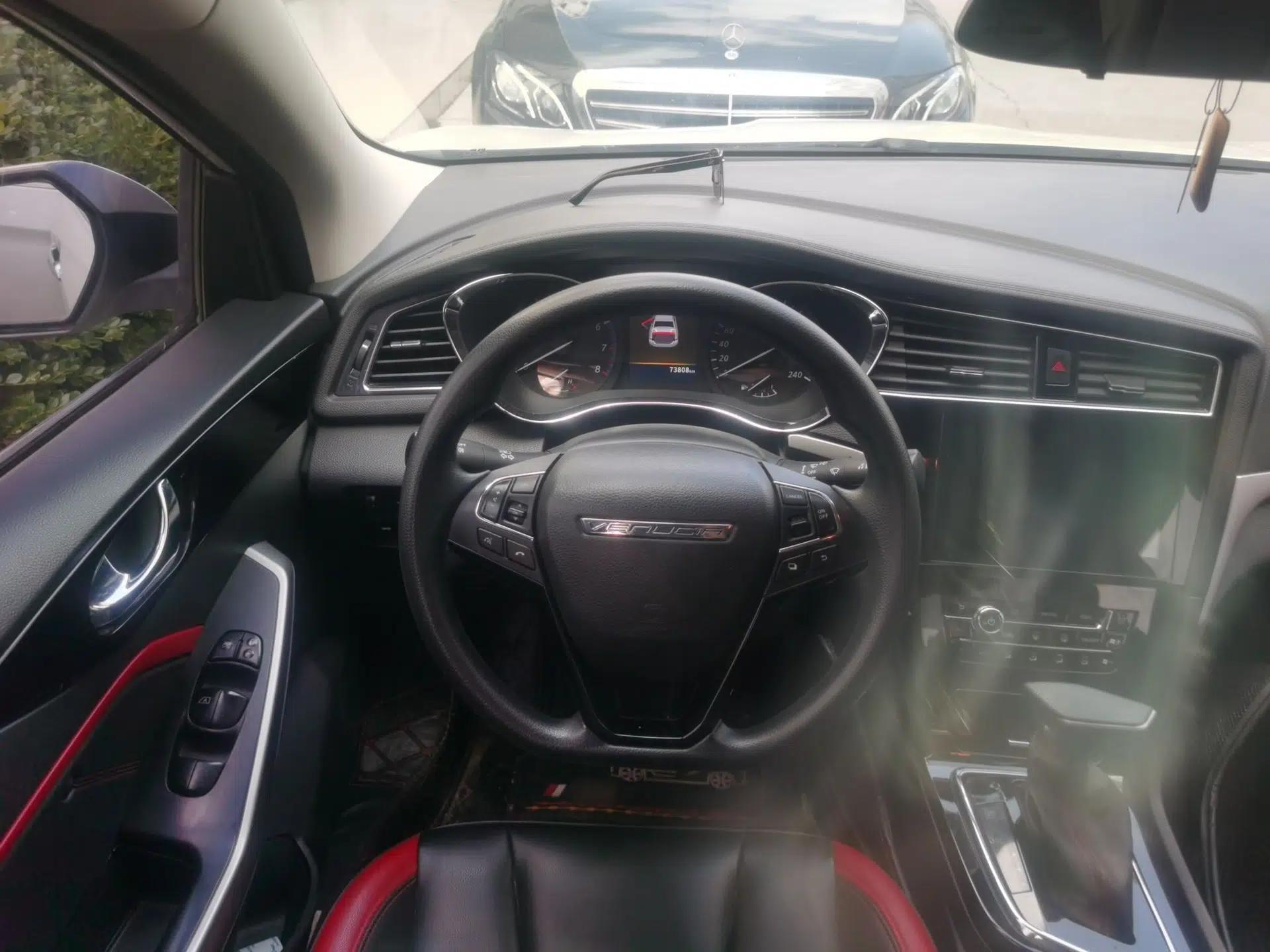 Venucia D60 2018 1.6L CVT Smart Connect Elite Edition — миниатюра 11