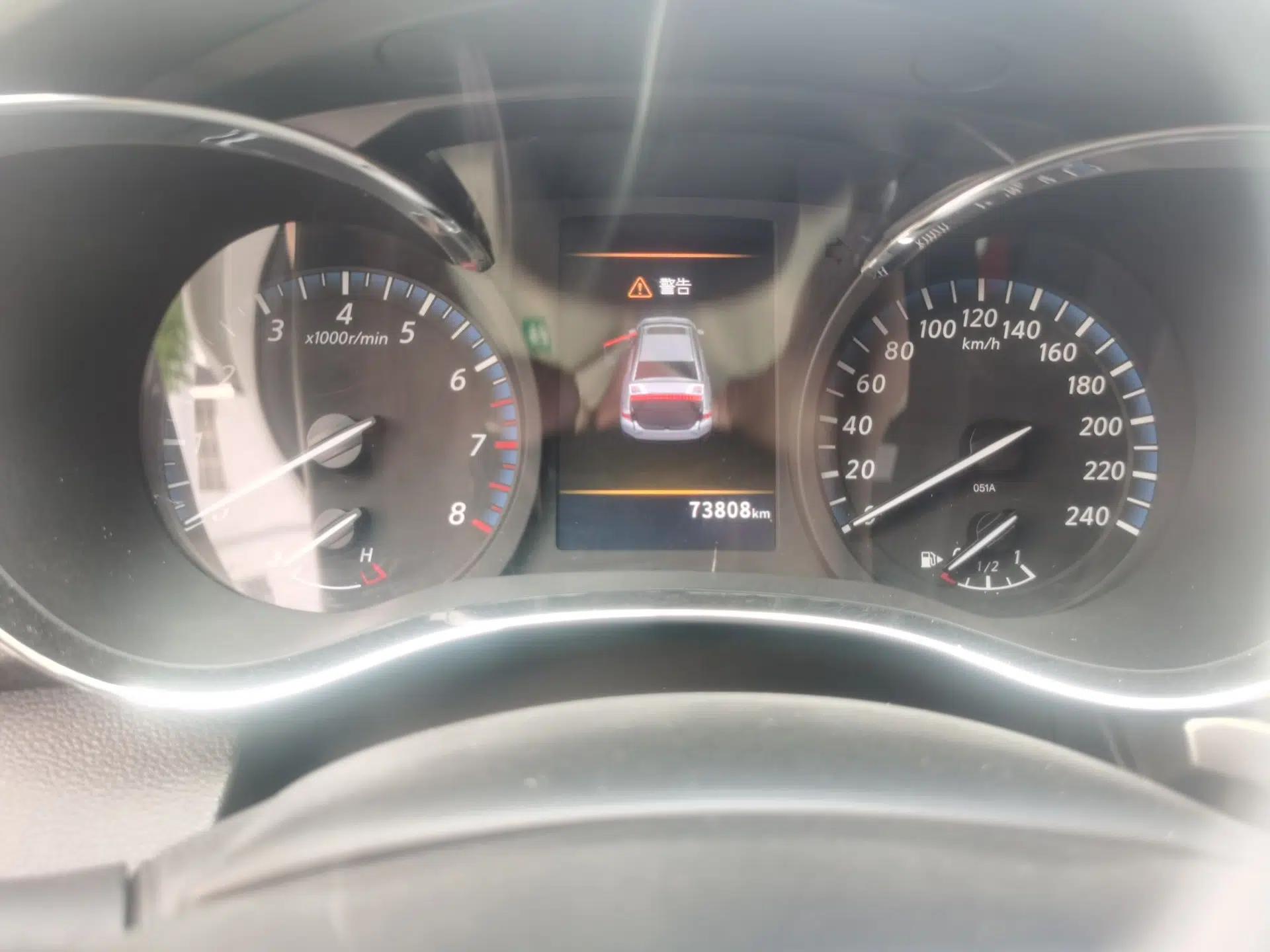 Venucia D60 2018 1.6L CVT Smart Connect Elite Edition — миниатюра 12
