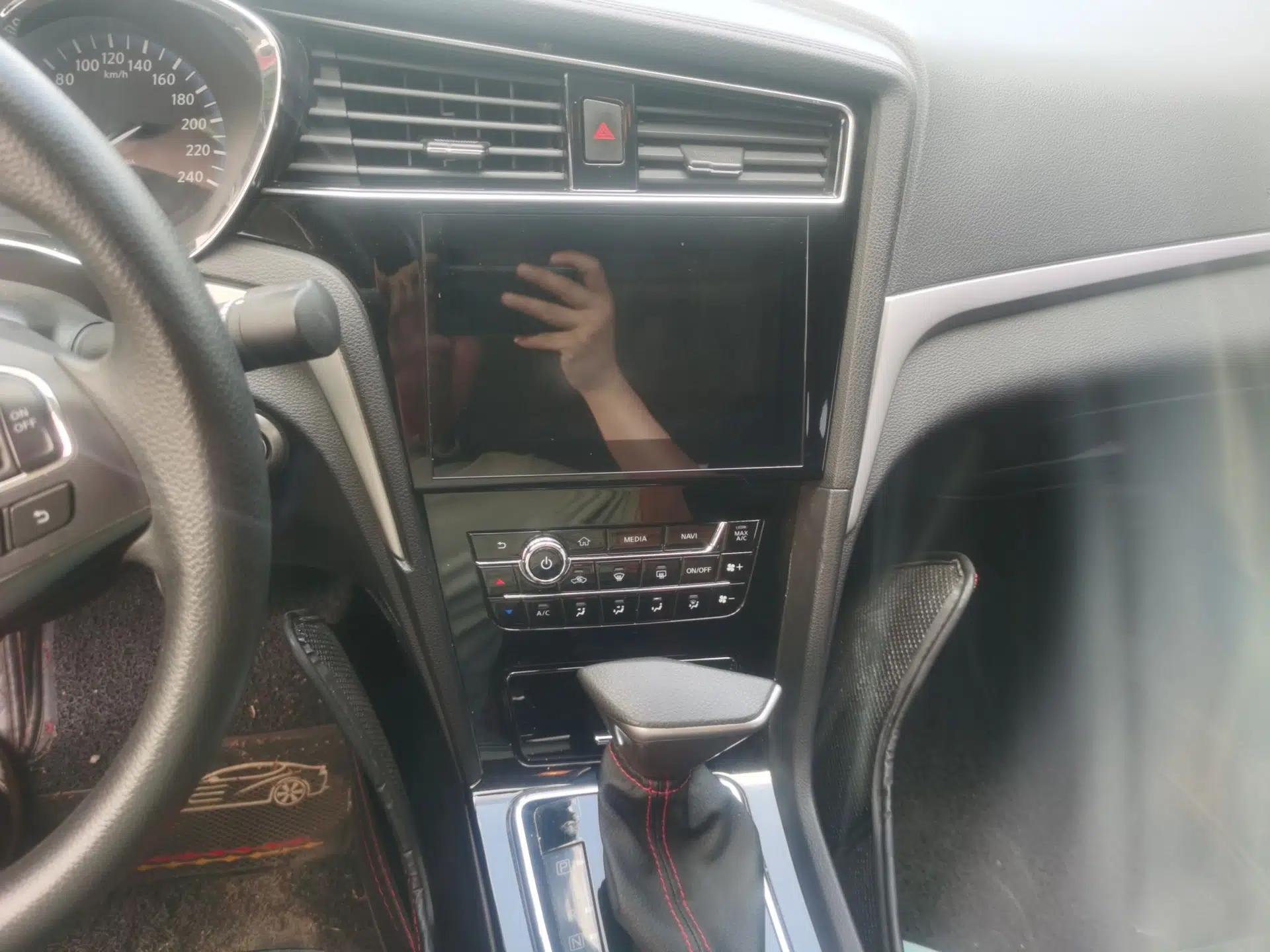 Venucia D60 2018 1.6L CVT Smart Connect Elite Edition — миниатюра 14