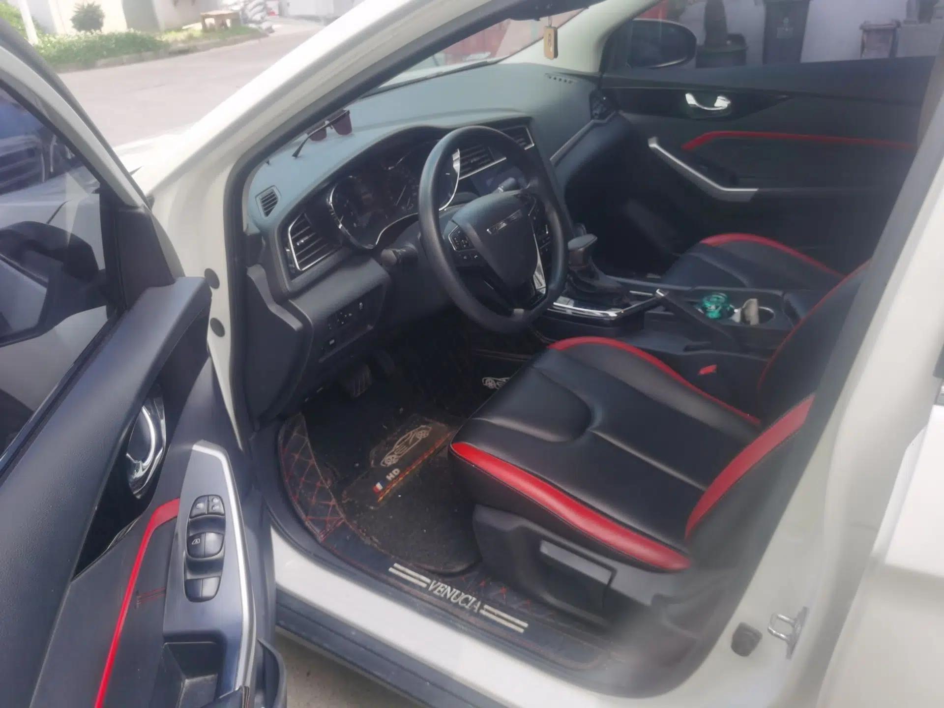 Venucia D60 2018 1.6L CVT Smart Connect Elite Edition — миниатюра 17