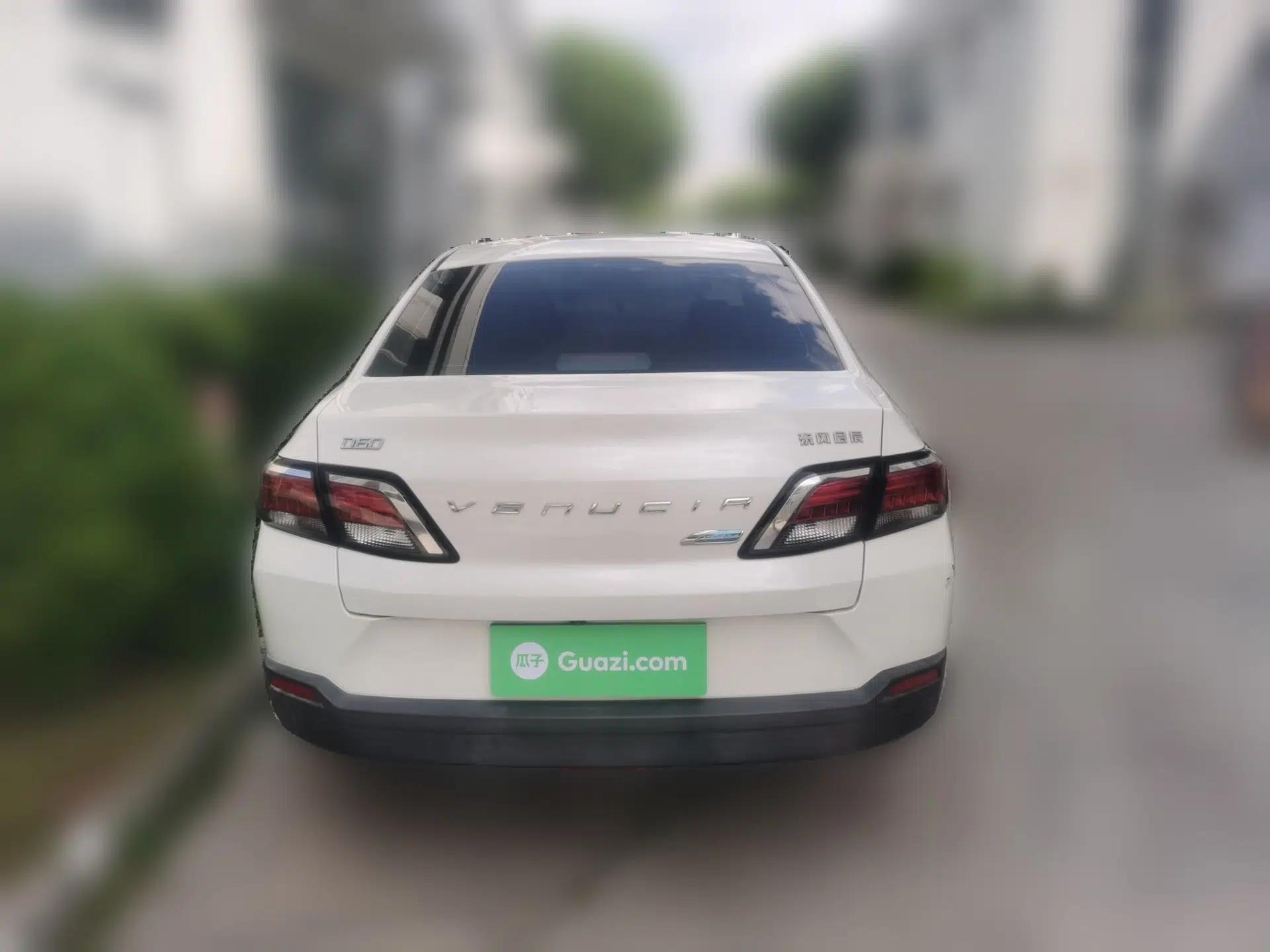 Venucia D60 2018 1.6L CVT Smart Connect Elite Edition — миниатюра 5
